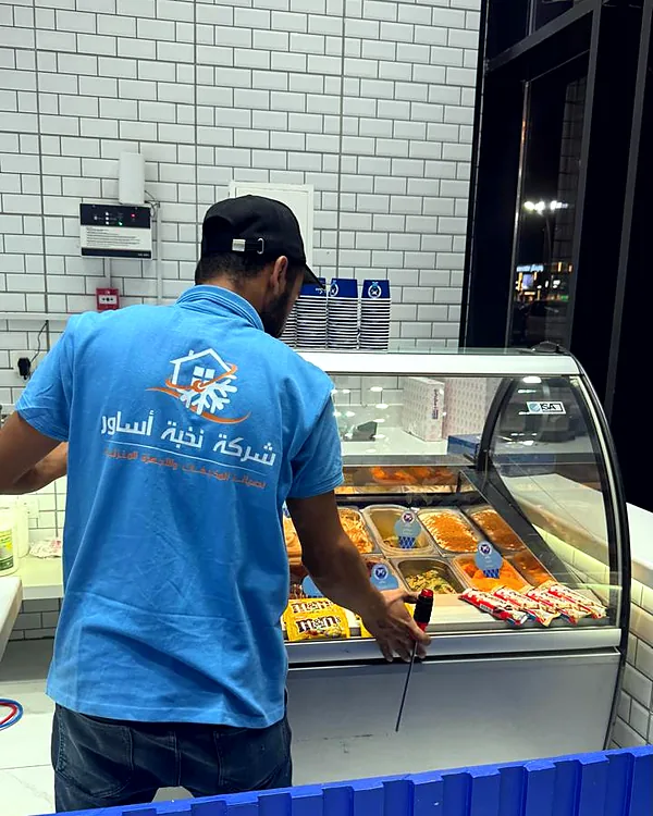 صيانة ثلاجة عرض في محل